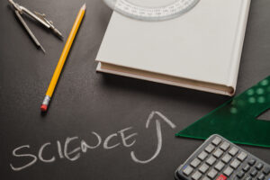 هم‌افزایی علم و ثروت